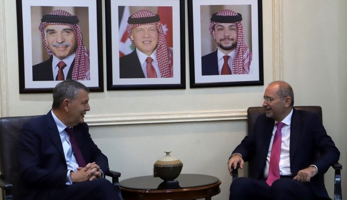من لقاء وزير الخارجية الأردني أيمن الصفدي ولازاريني في عمّان