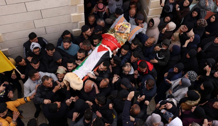فلسطينيون يشيعون جثمان الشهيد مصطفى صباح في تقوع