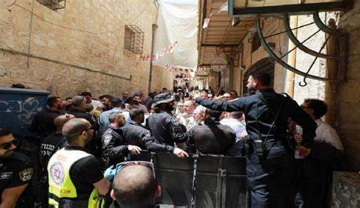 اعتدت شرطة الاحتلال بالضرب، على الفلسطينيين المتوجهين لإحياء المناسبة