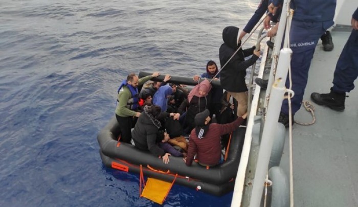 سفينة تنقذ مهاجرين ردهم خفر السواحل اليوناني