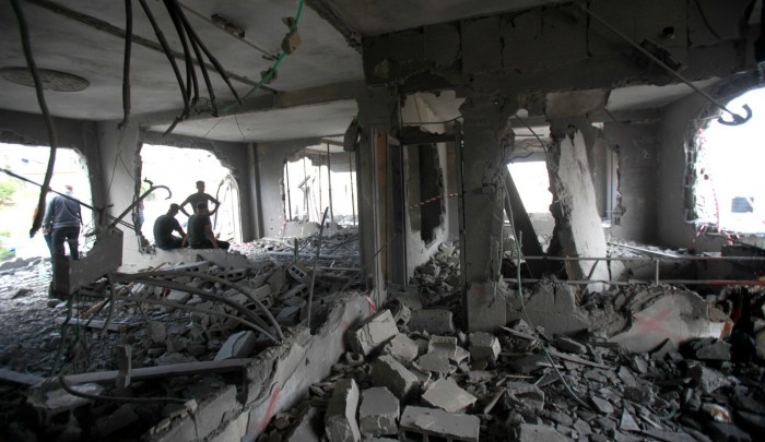 آثار تفجير الاحتلال لمنزل الأسير أسامة الطويل