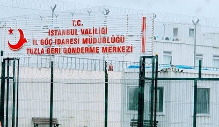 سجن "توزولا"  أحد مراكز احتجاز اللاجئين في اسطنبول
