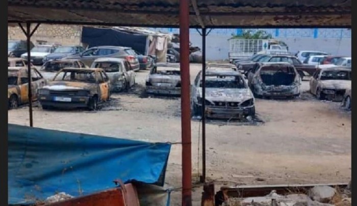 احتراق عشرات السيارات الخاصة إثر المعارك في مخيم عين الحلوة