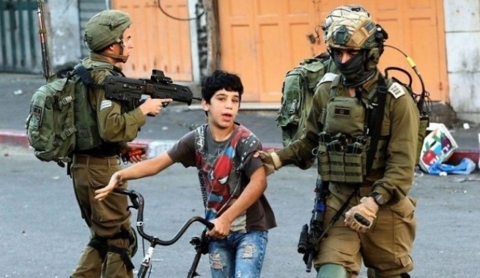 اعتقال جنود الاحتلال لأحد الأطفال في الضفة- أرشيف
