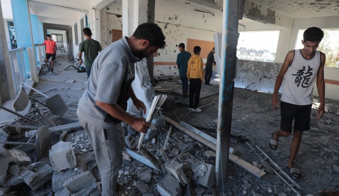 مدرسة تابعة لـ "أونروا" تعرضت للقصف في مخيم المغازي