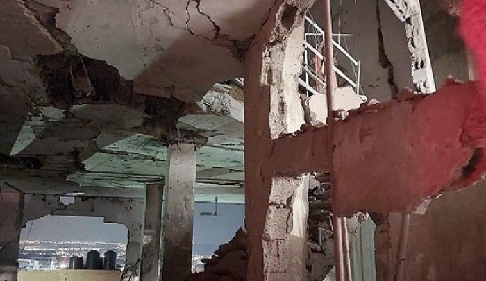 آثار استهداف مسجد الأنصار في مخيم جنين