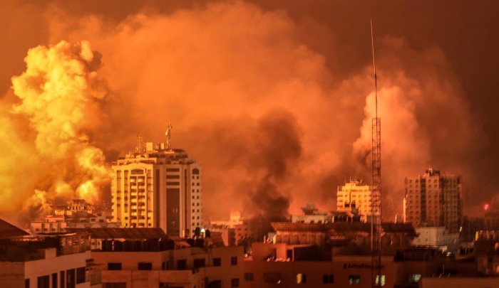 من القصف الذي طال غرب مدينة غزة الليلة