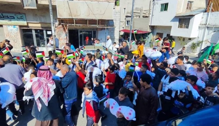 مسيرة "أكفان"، تجسيداً وتعبيراً عن حجم المعاناة التي يعانيها أقرانهم في قطاع غزة- مخيم إربد