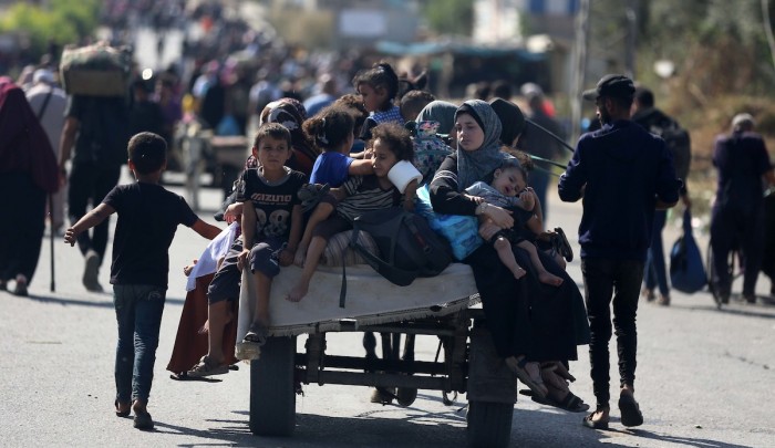 فلسطينيون ينزحون إلى جنوبي قطاع غزة مع تصاعد المجازر "الإسرائيلية"