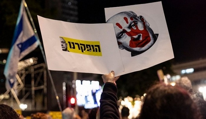 عائلات الأسرى يتظاهرون ضد حكومة "نتنياهو" في تل أبيب