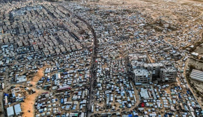 منظر جوي لمدينة رفح، التي أصبحت الآن "ملاذاً" لمئات الآلاف من النازحين