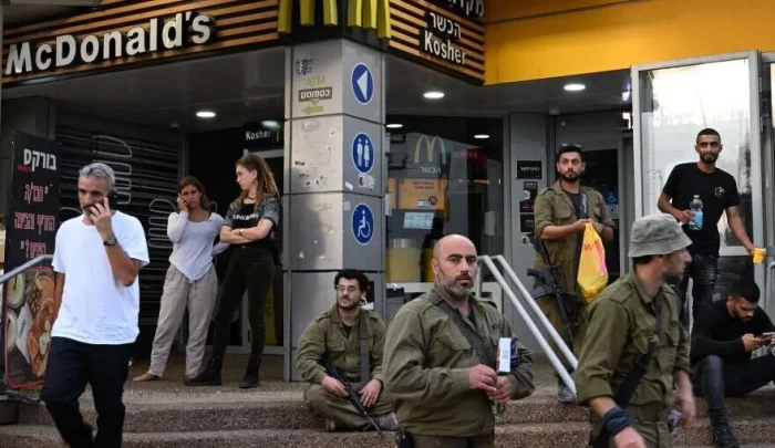 "ماكدونالدز" تقدم وجبات مجانية لجنود الاحتلال "الإسرائيلي"