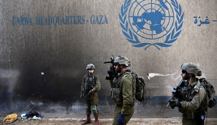 جيش الاحتلال "الإسرائيلي" اقتحم وقصف عدة مقار لـ"أونروا" في غزة (رويترز)