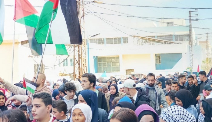 مسيرة طلابية في مخيم نهر البارد شمالي لبنان  رفضاً لسياسات "أونروا" بحق موظفيها بذريعة "الحيادية"