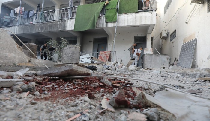 قصف "إسرائيلي" على مدرسة لـ "أونروا" تؤوي نازحين في مخيم النصيرات
