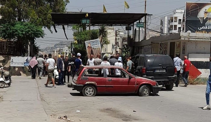 إغلاق مدخل مخيم البداوي من جهة حاجز حركة فتح
