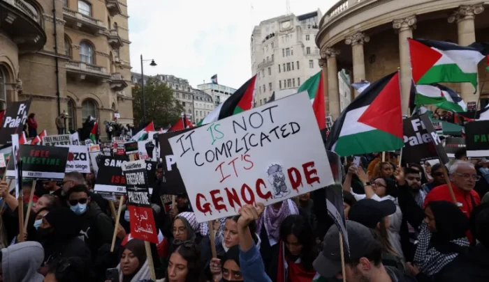 مظاهرة سابقة في لندن تطالب بوقف الحرب على غزة والحرية لفلسطين