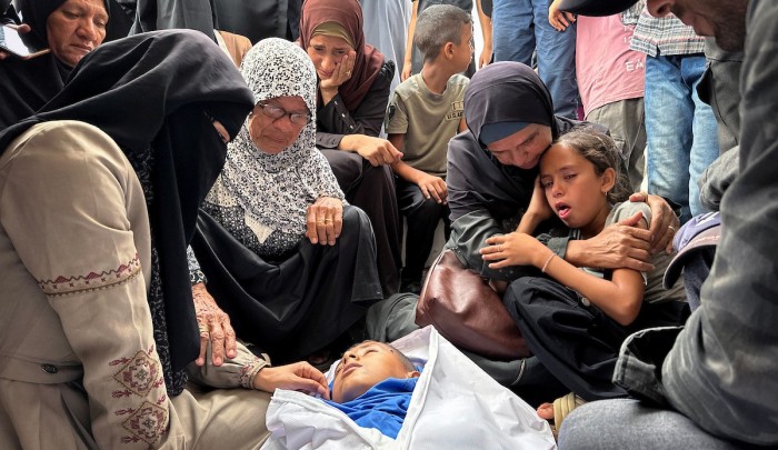 وداع شهداء في خان يونس جنوبي قطاع غزة