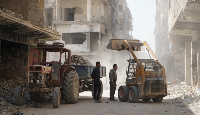 من حملة تنظيف شارع العروبة في مخيم اليرموك