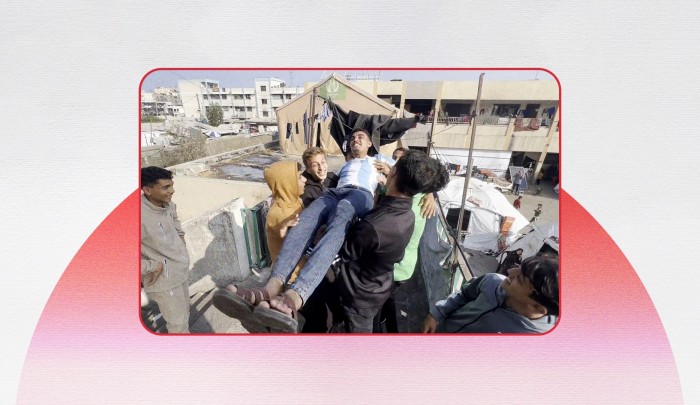 شبان يبتهجون بنجاح صديقهم - خان يونس جنوبي قطاع غزة