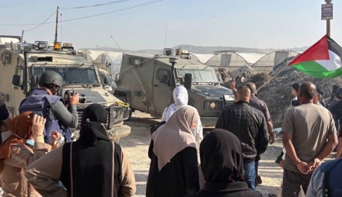 الاحتلال يمنع أهالي مخيم نور شمس شمالي الضفة الغربية من الوصول إلى بيوتهم