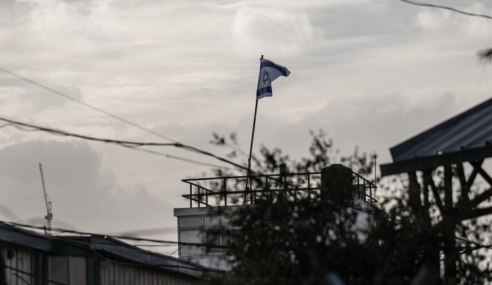 رفع العلم "الإسرائيلي" فوق مقر وكالة "اونروا" في القدس المحتلة