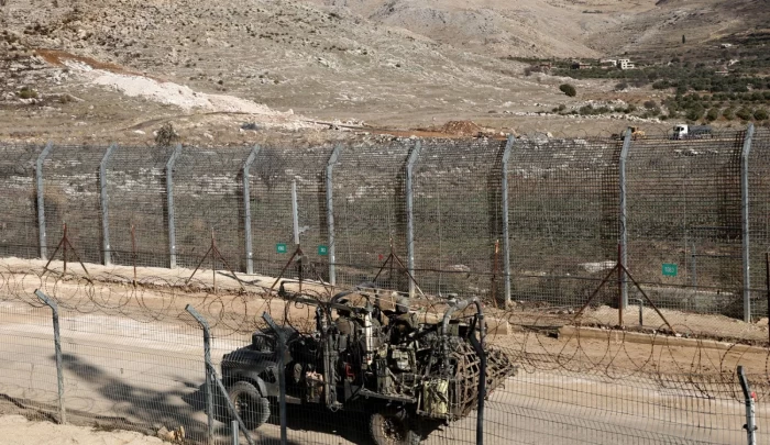 قوات "إسرائيلية" تقوم بدورية على طول الحدود في مرتفعات الجولان المحتل - (الشرق الأوسط)