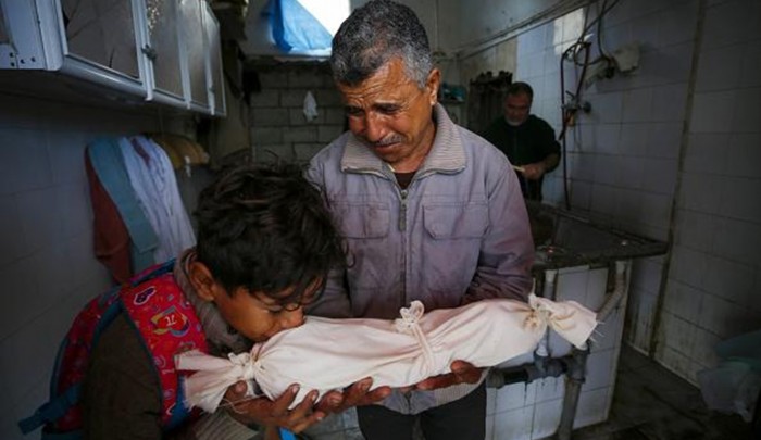 وفاة رضيعة فلسطينية في غزة بسبب البرد