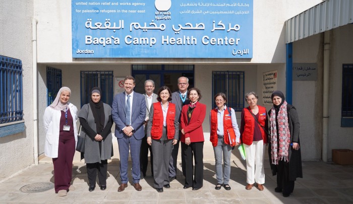 الوزيرة الإسبانية "إيفا غرانادوس" تزورمخيم البقعة للاجئين الفلسطينيين