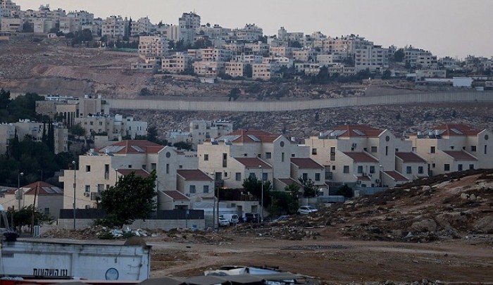مستوطنة "نافيه يعقوب" وضاحية الرام في القدس المحتلة