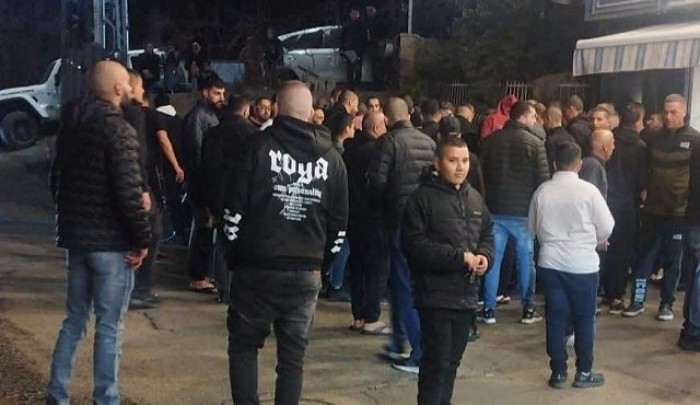 من مكان الجريمة