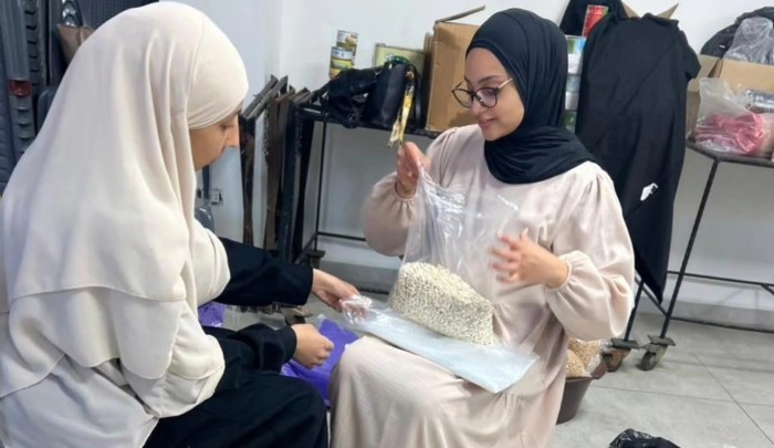 من المبادرات الإغاثية للنازحين في مخيم البداوي