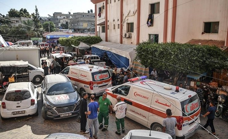 مغادرة إحدى دفعات الجرحى لتلقي العلاج خارج غزة