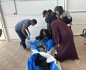 عائلة تتسلّم جثامين أبنائها في مستشفى ناصر بخان يونس بعد تسليمها عبر الصليب الأحمر الدولي