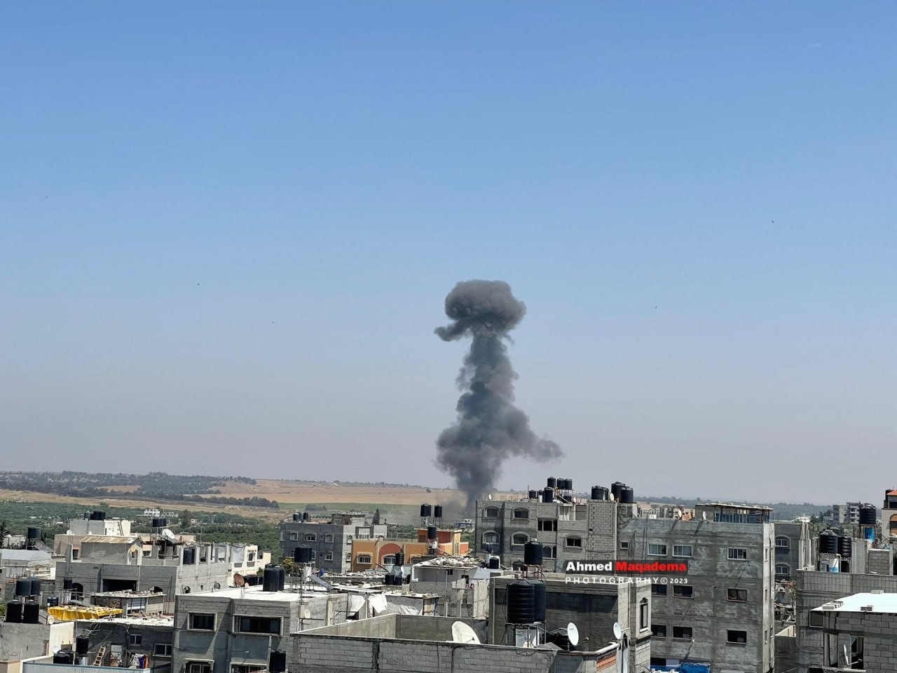 طائرات الاحتلال تستهدف أرضاً زراعية شرق مخيم البريج وسط قطاع غزة.jpg
