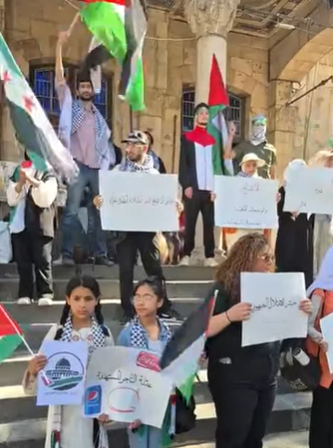 وقفة في ساحة الحجاز 2.png