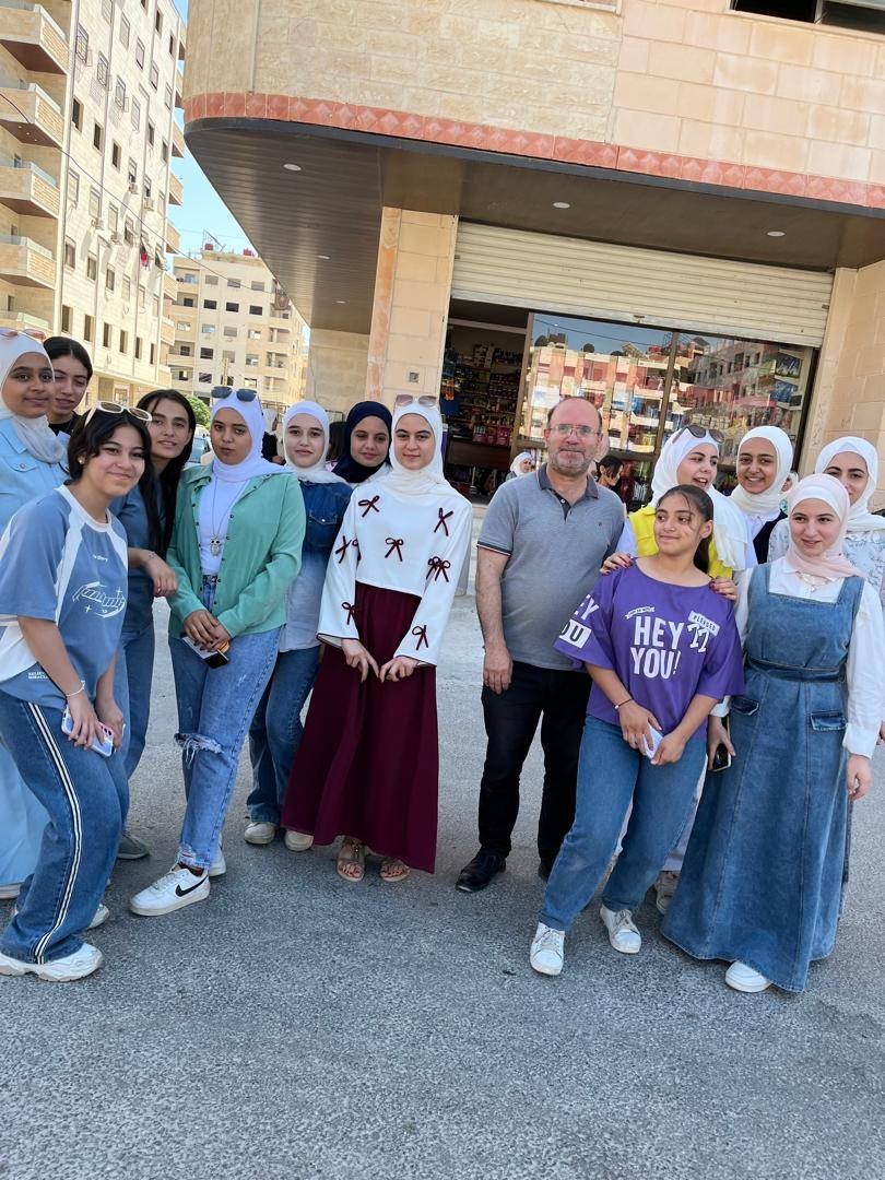 طالبات مدرسة صبارين خلال الامتحانات.jpg