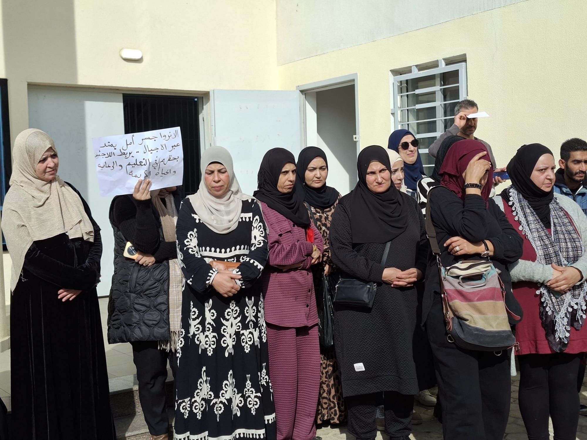 وقفة أمام مقر الاونروا في مخيم نهر البارد 2.jpeg