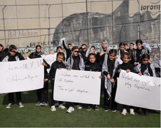 أطفال مخيم عايدة يناشدون العالم لمنع هدم ملعبهم والدفاع عن حقهم في اللعب.jpg