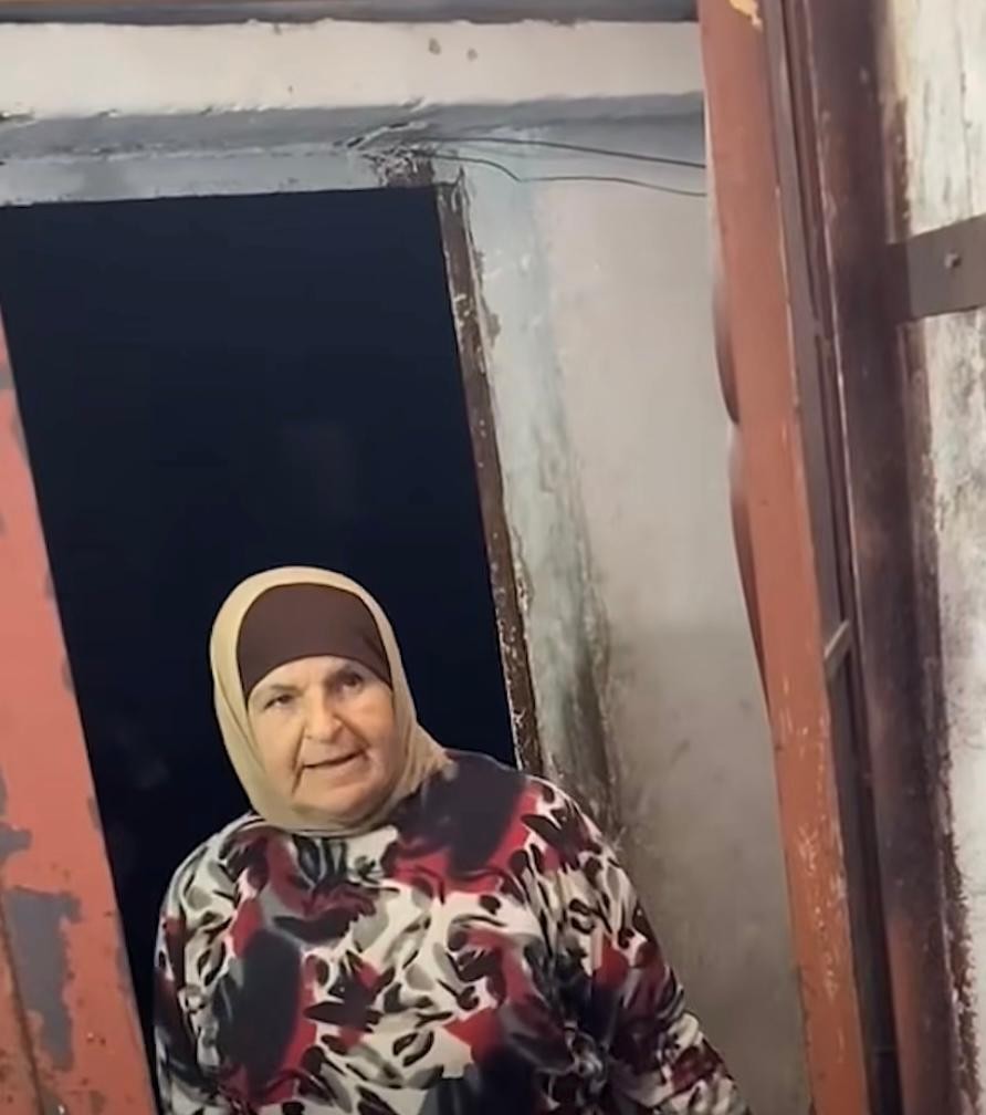 حياة بلا دفء ولا معيل… قصة الحاجة عائدة الخارسة في مخيم عين الحلوة  .jpeg