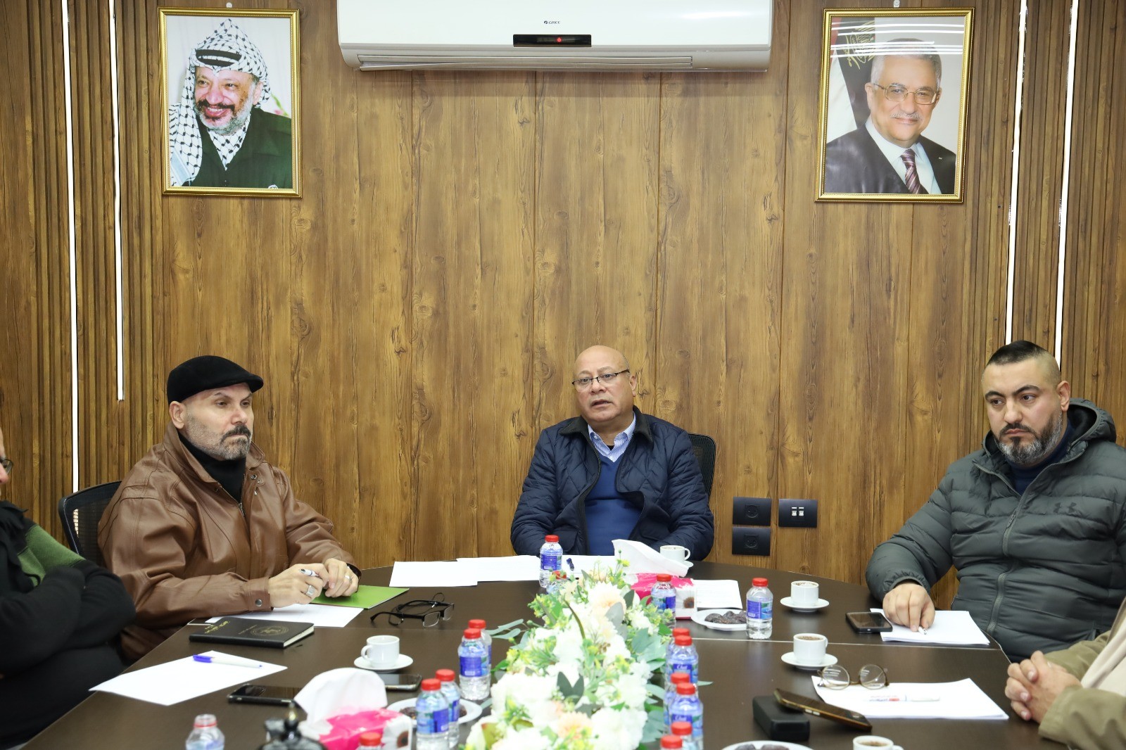 صورة الاجتماع من 2.jpeg