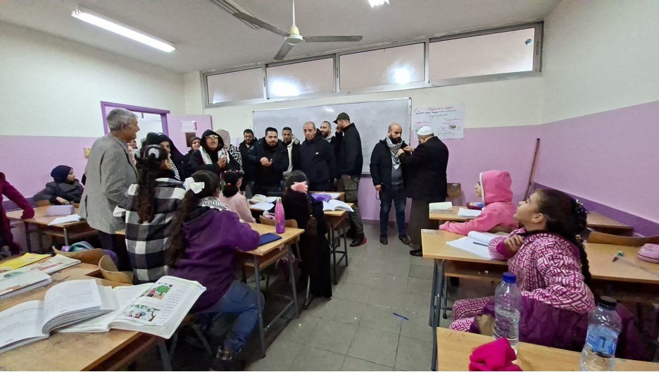 سحب كتب الجغرافيا في مخيم نهر البارد.jpg