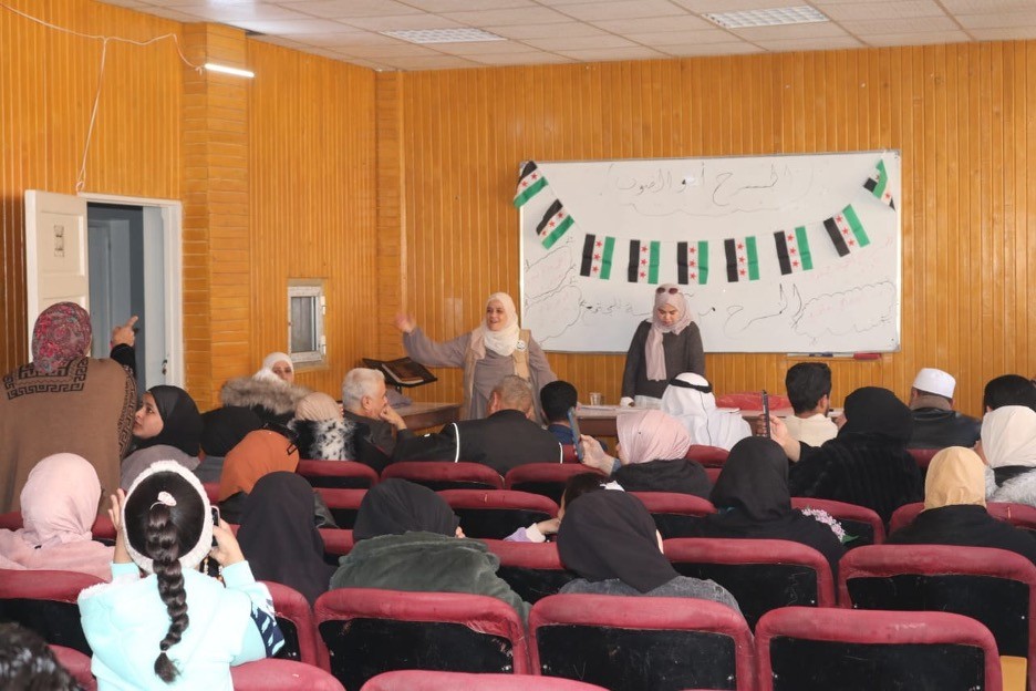 مشاركة فلسطينية فاعلة في محاضرة ثقافية بالذيابية حول دور المسرح في بناء الوعي .jpg