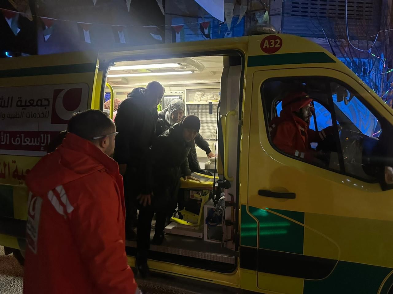 اخلاء عائلات.jpeg