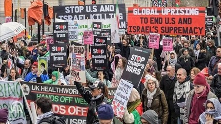 مظاهرة في لندن ضد الحرب على ايران 1.jpg