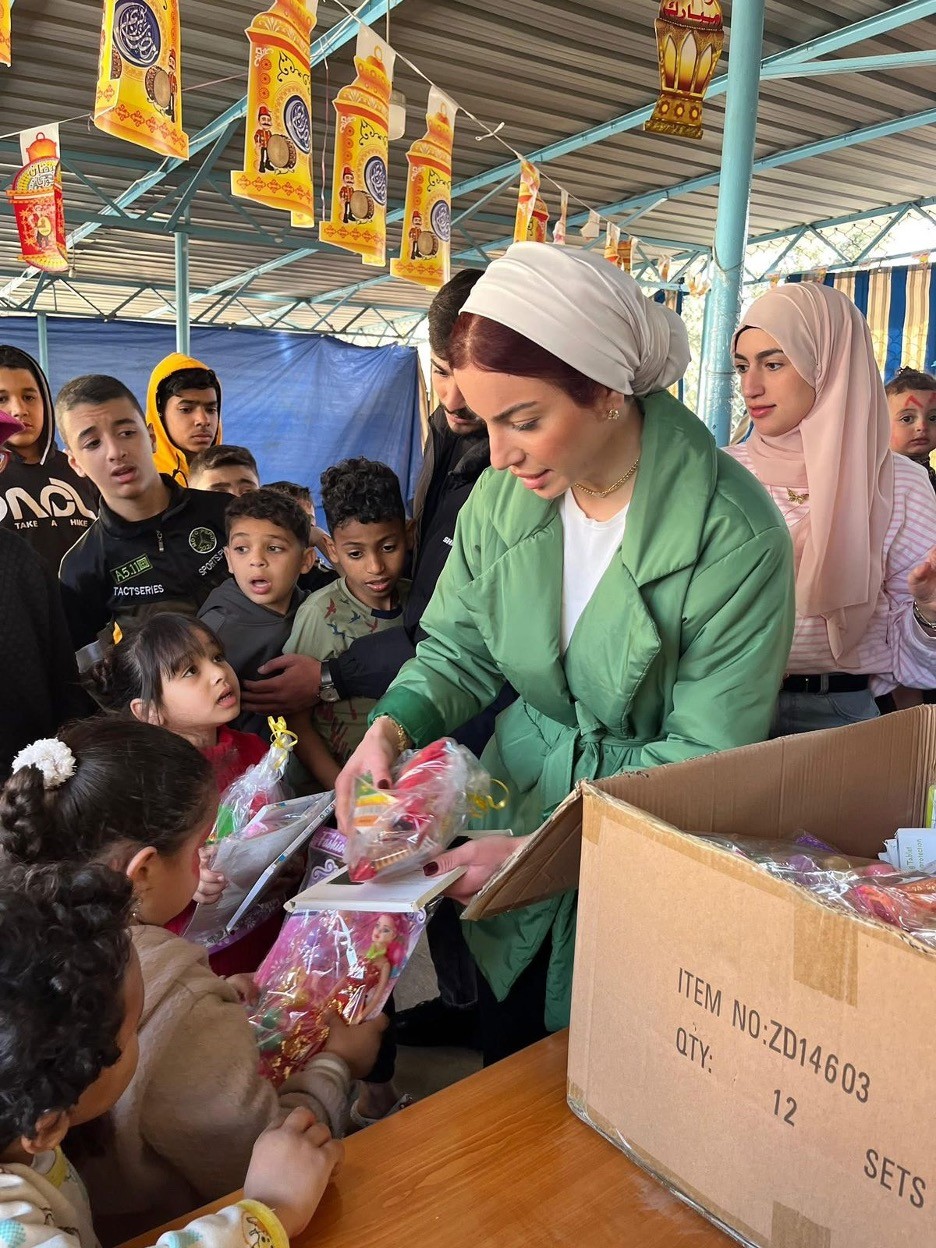 من قلب النزوح.. مبادرات إنسانية تعيد الفرح لأطفال صيدا2.jpg