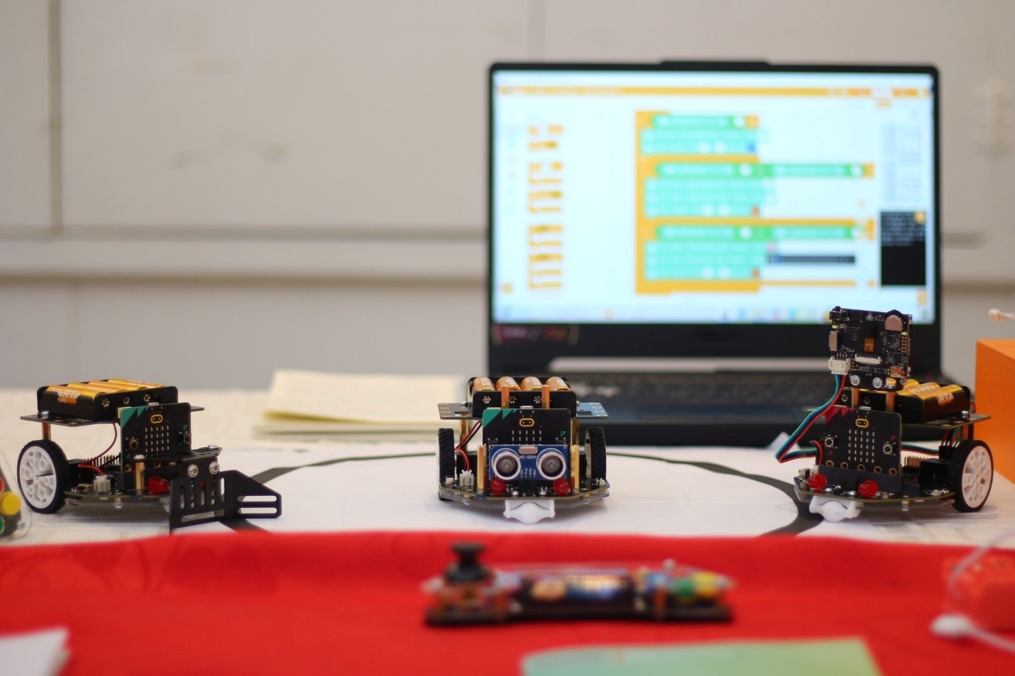 حفل تخرج طلاب تدريب من دورة للهلال الاحم الفلسطيني 2.jpg