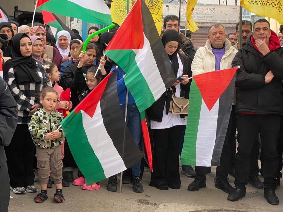 وقفة لأهالي مخيم الجليل.jpg